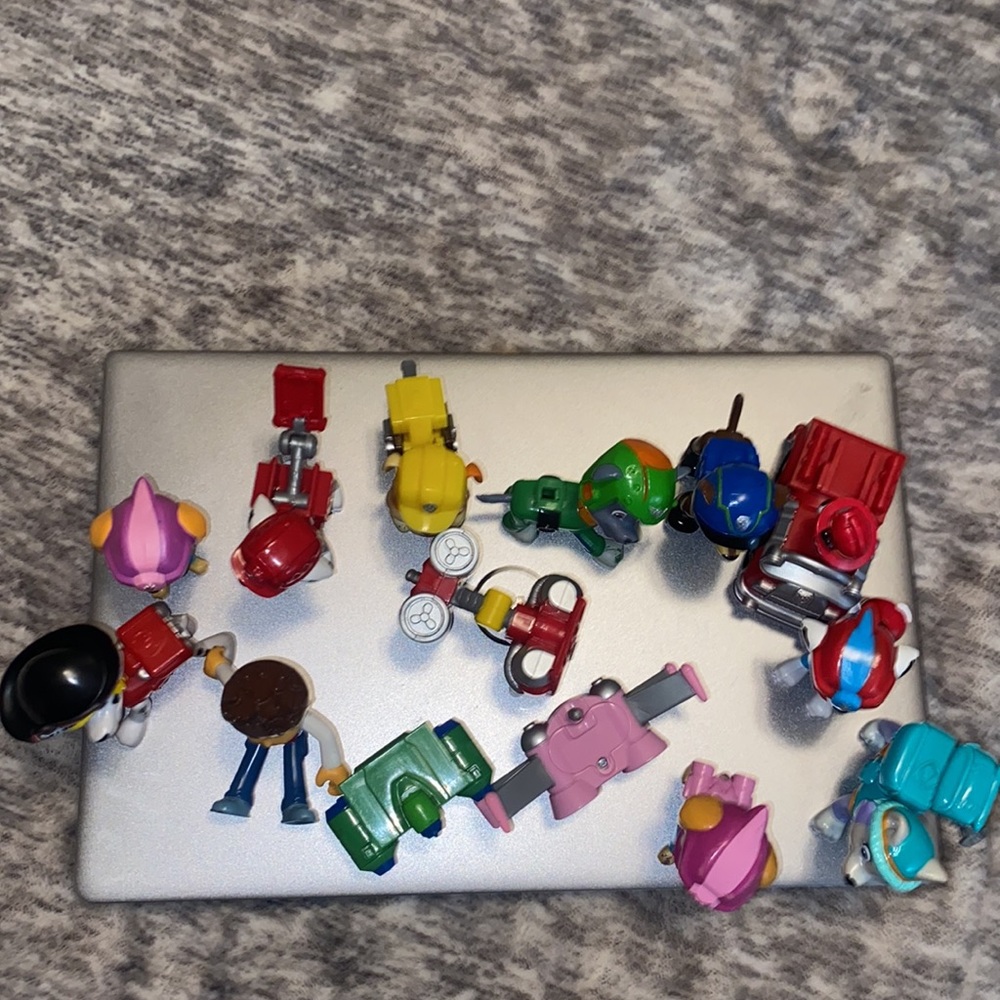 Paw Patrol Action Figure 11 Figurines USED - Picture 2 of 3